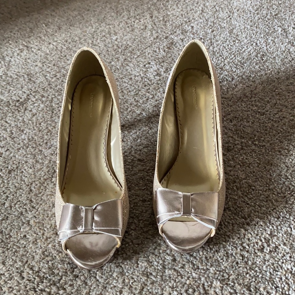 Gold Glitter Pumps